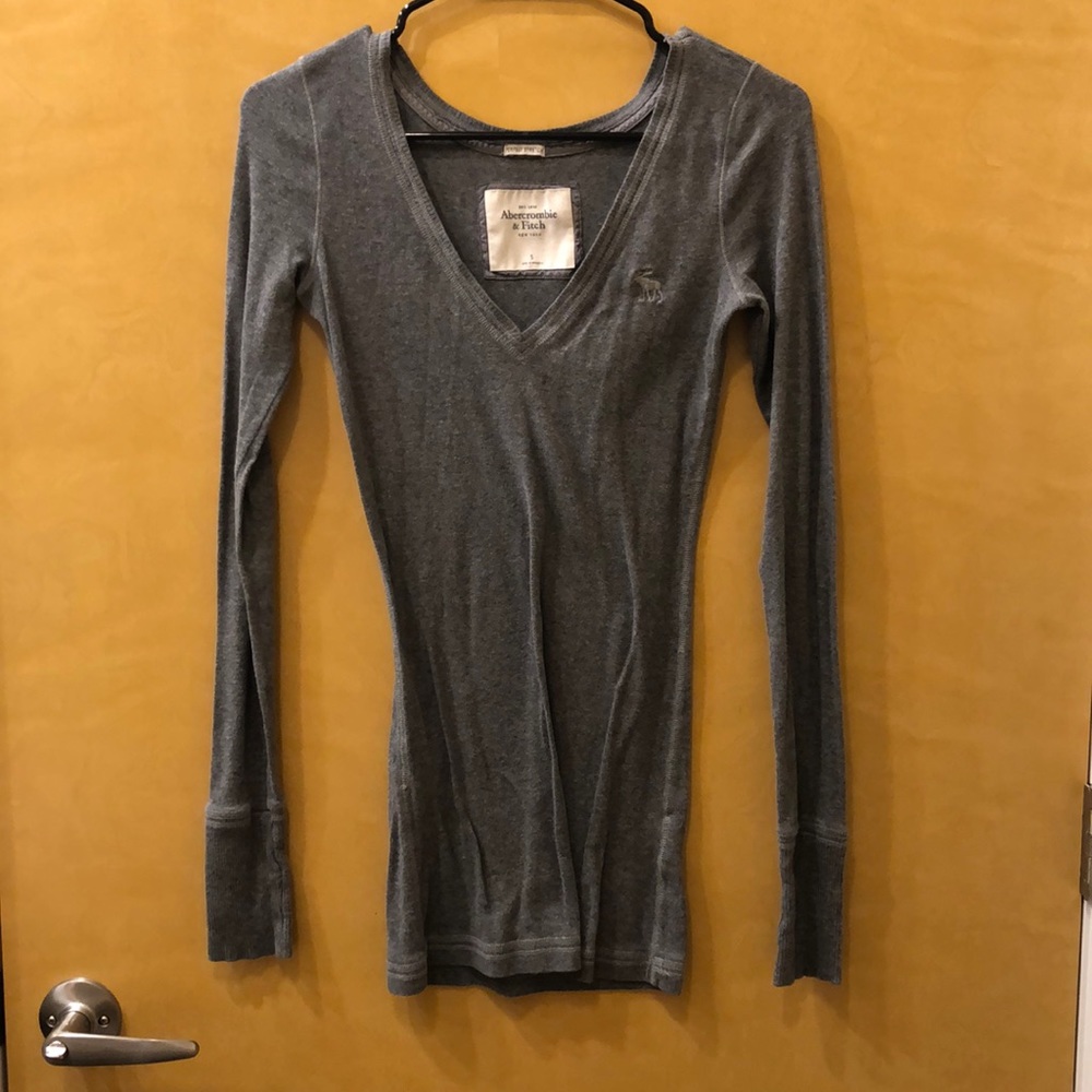 Long sleeve Abercrombie v-neck
